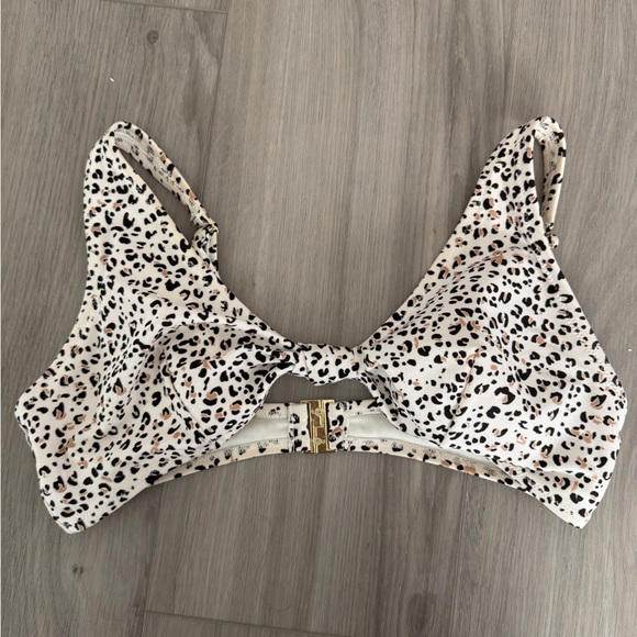 H&M Other - H&M Animal Print Bikini Top